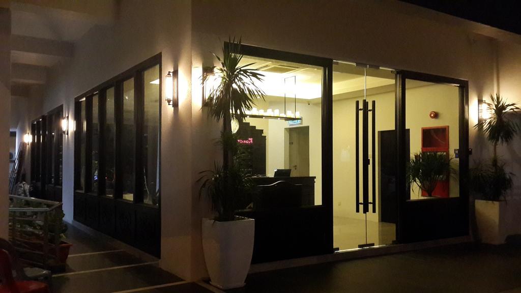 Manhattan Business Hotel Damansara Perdana Petaling Jaya Zewnętrze zdjęcie